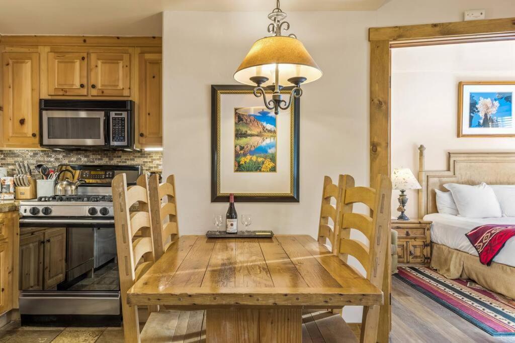 Blue Collar Boutique: Affordable Adventure Aparthotel Telluride Buitenkant foto